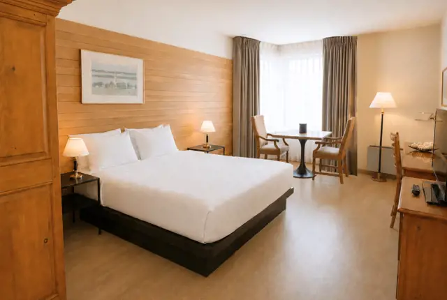 Hôtels Gouverneur Rimouski Comfort Accessible 1 King Bed Window